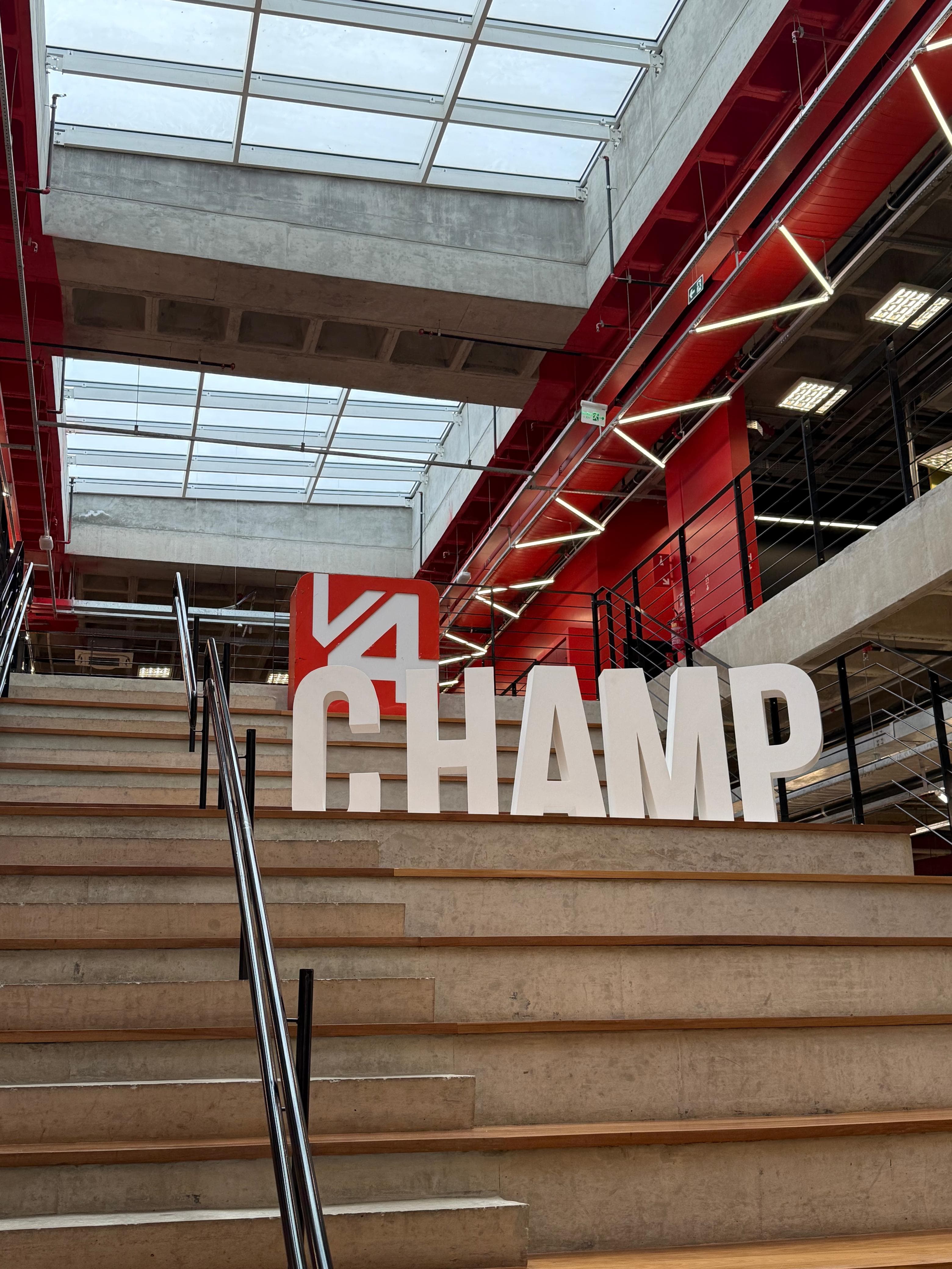 Visita ao escritório da V4 Marketing